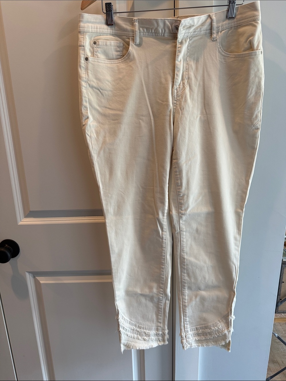 CHARLIE B Cream Skinny Jeans